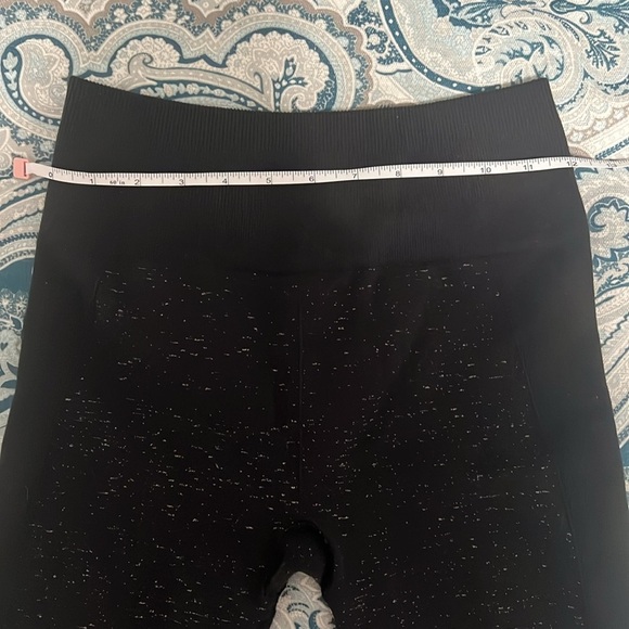 Lululemon Free To Flow 7/8 Tight Black / White (Size 6) - Picture 11 of 12